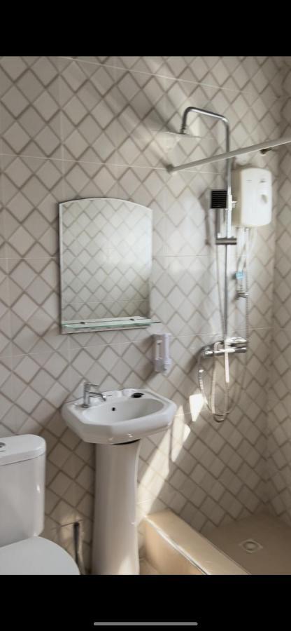 Queen'S Hill Lodge Gbawe Bagian luar foto